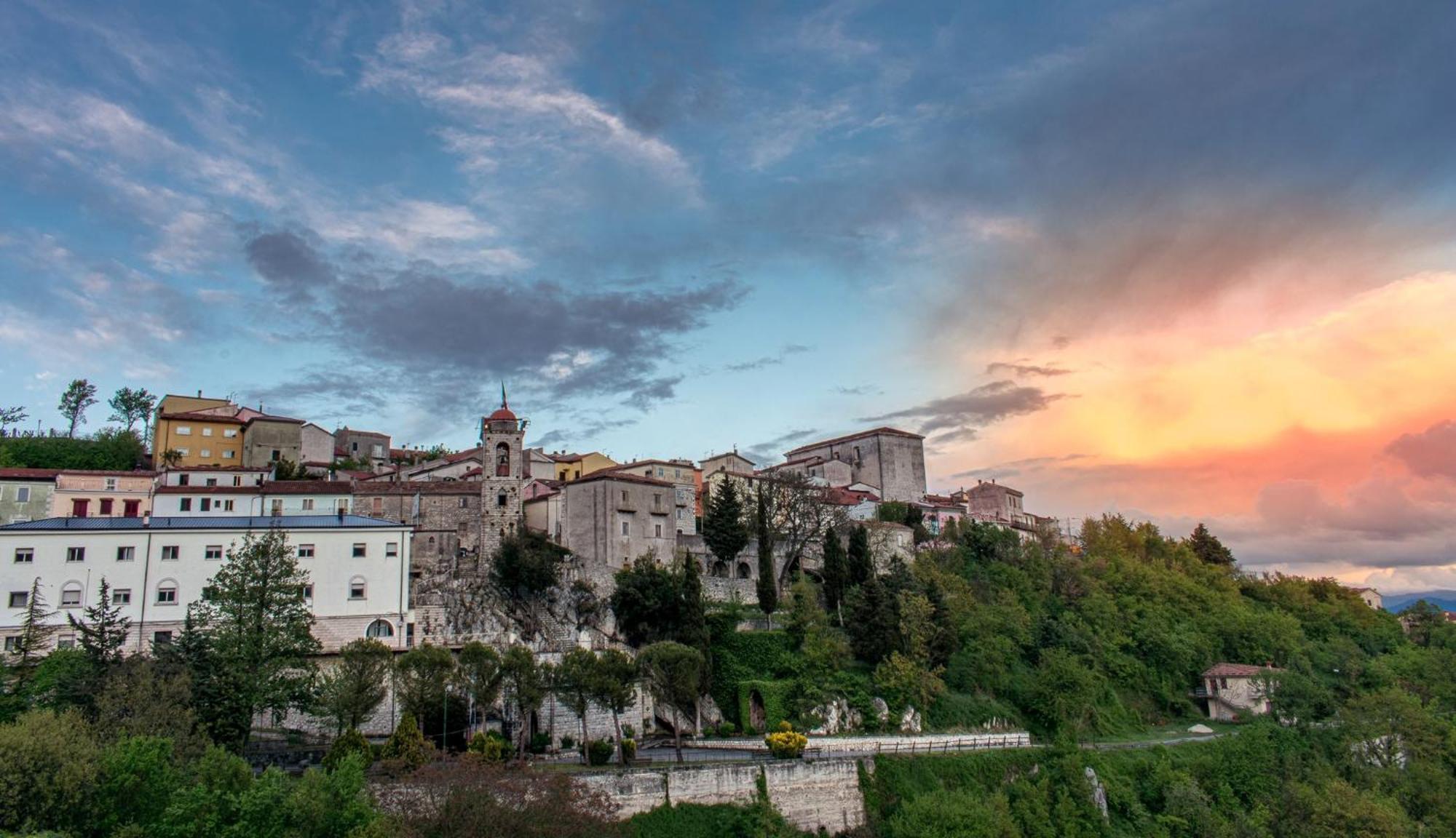 Meridiana Santa Maria del Molise Buitenkant foto
